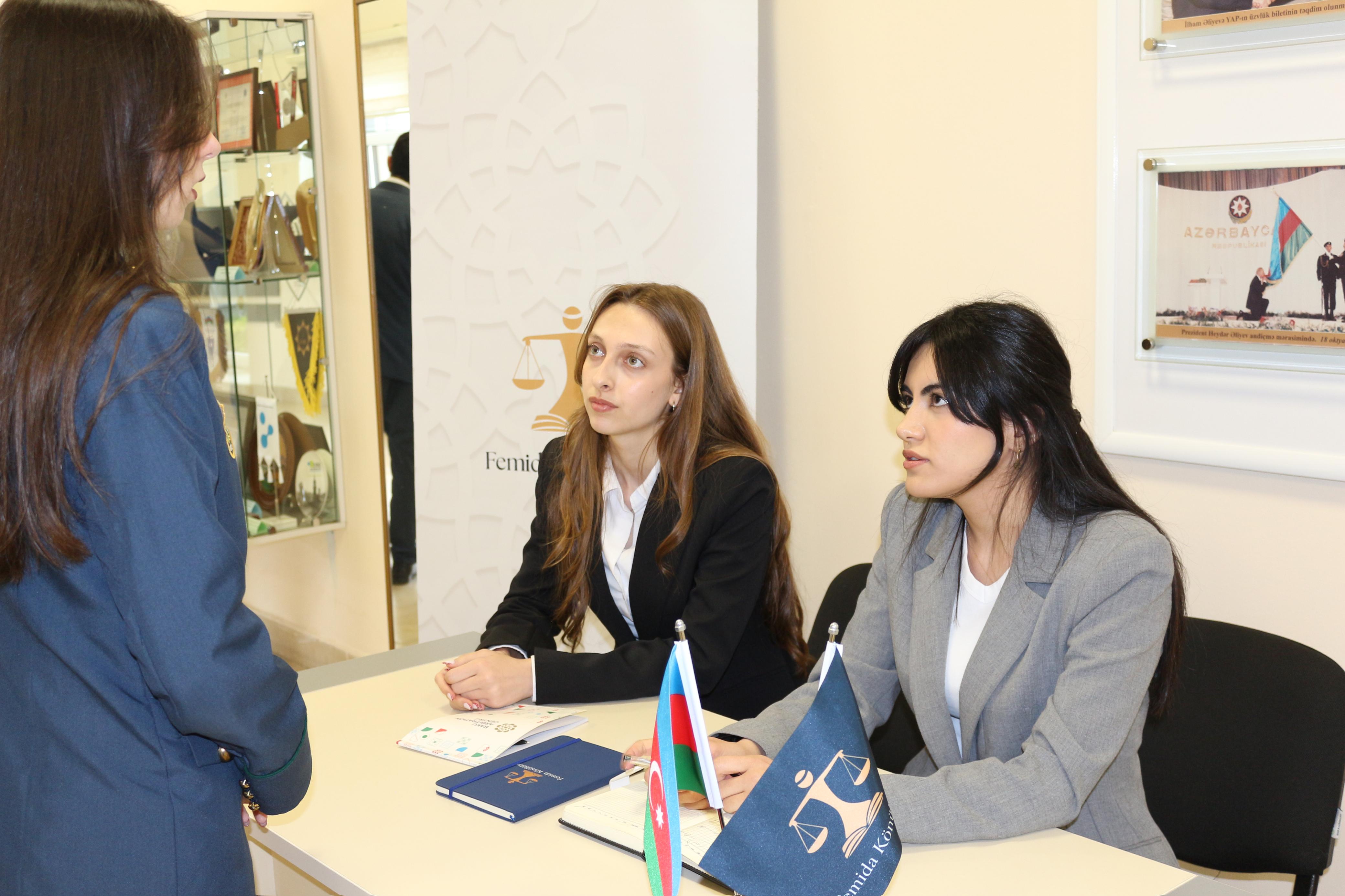 Azərbaycan Respublikası Dövlət Gömrük Komitəsinin Akademiyasında məlumat stendi