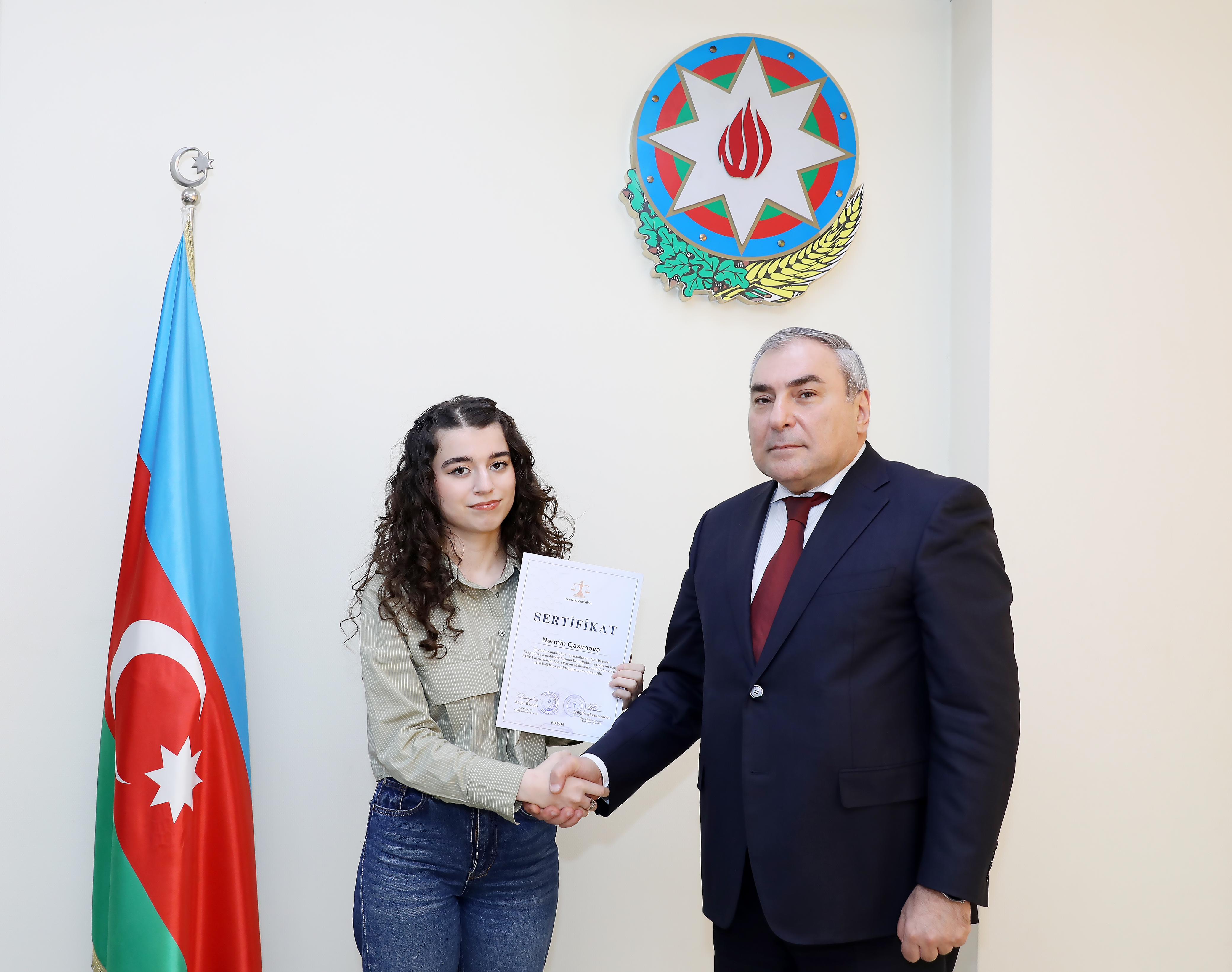 Xətai Rayon Məhkəməsində könüllülərin sertifikasiyası