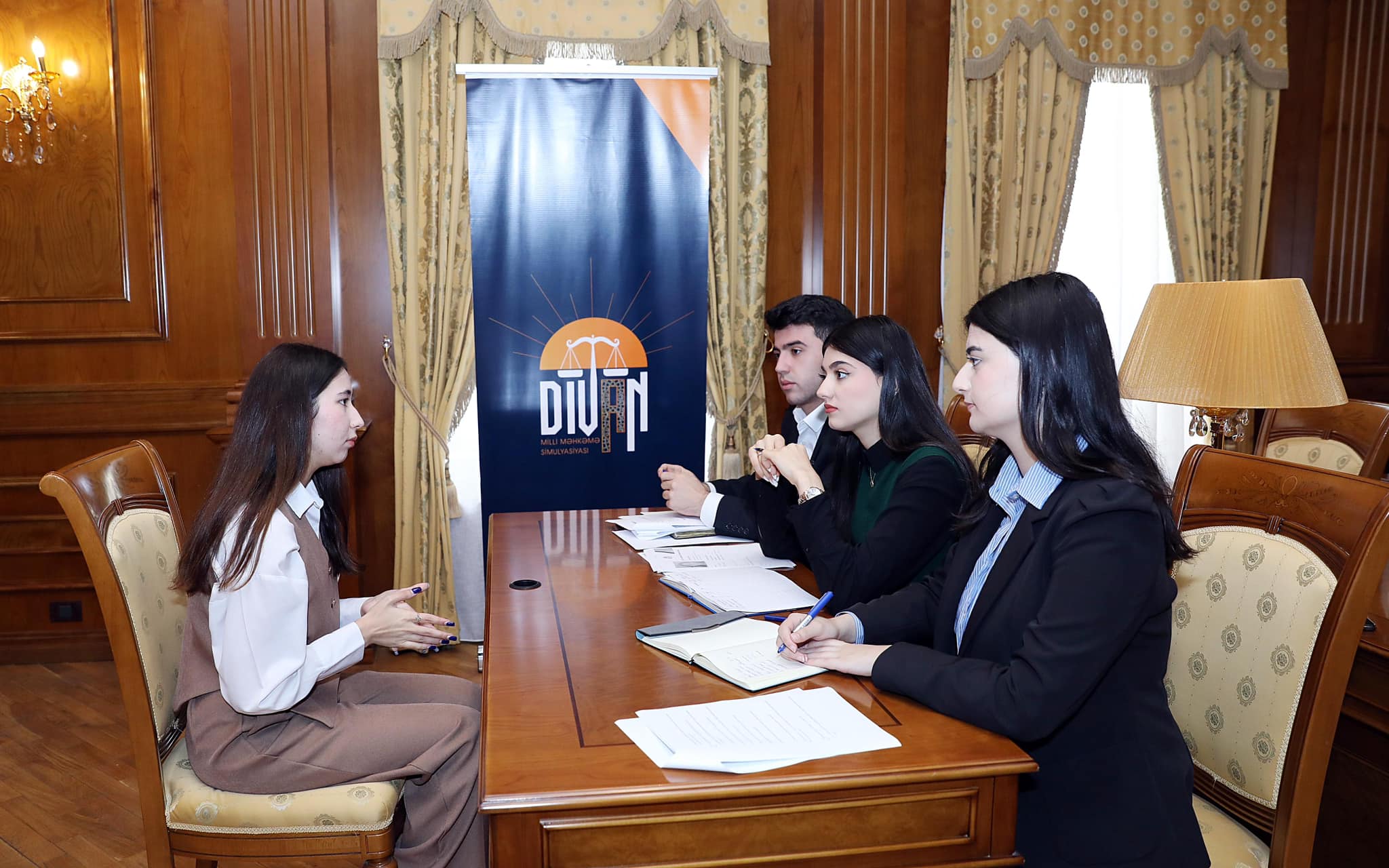 “DİVAN”-da müsahibələr davam edir