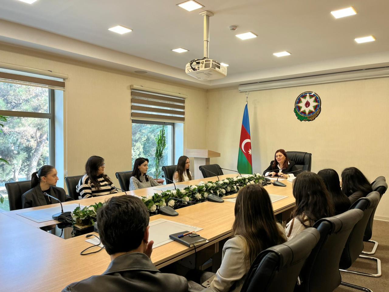 Nizami Rayon Məhkəməsində Femida könüllüləri üçün təlim