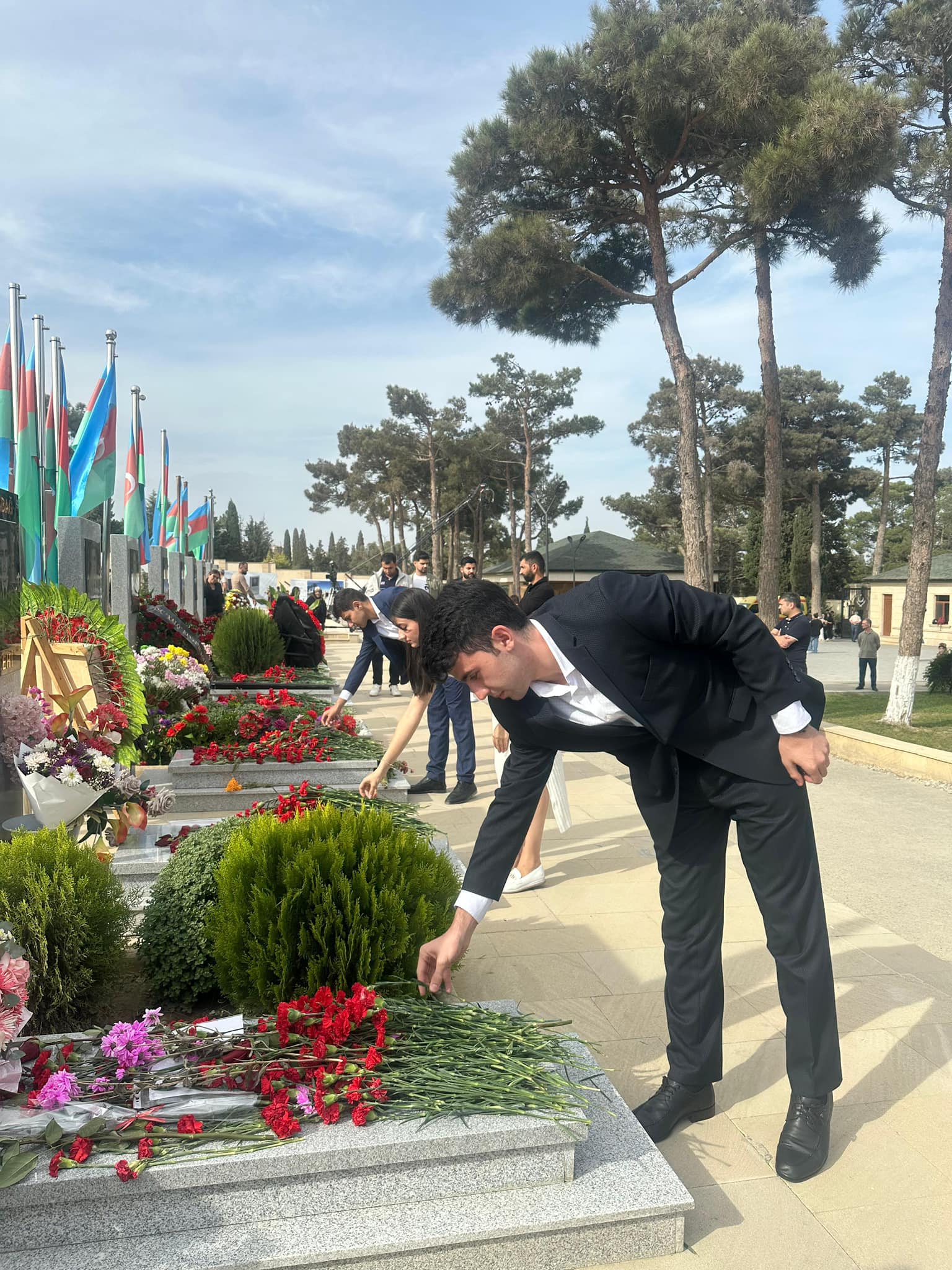 II Şəhidlər Xiyabanını ziyarət
