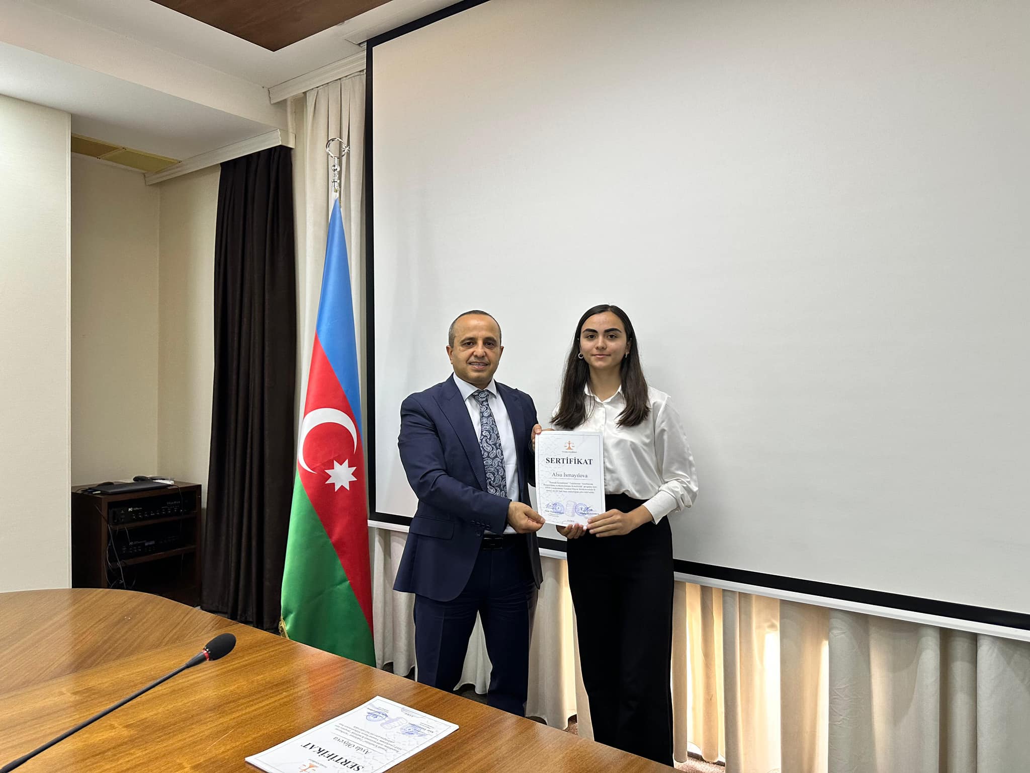 Yasamal Rayon Məhkəməsində könüllülərin sertifikasiyası