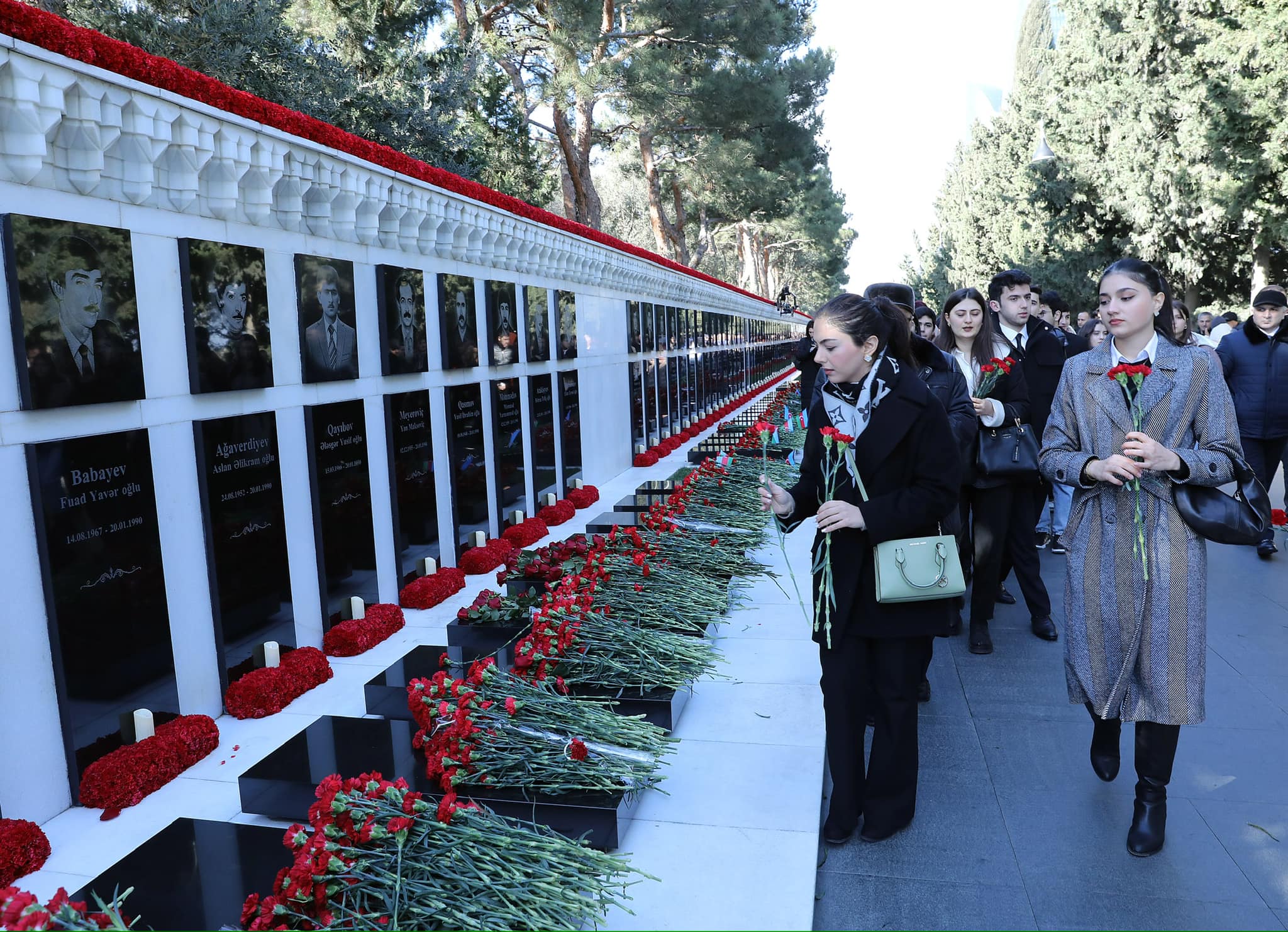 Şəhidlər Xiyabanını ziyarət